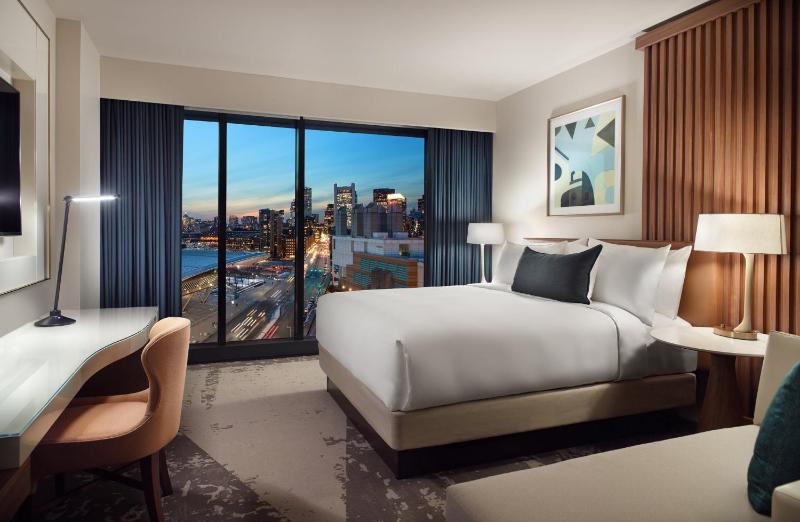 Deluxe Patron Tower Room 1 King

 image 3