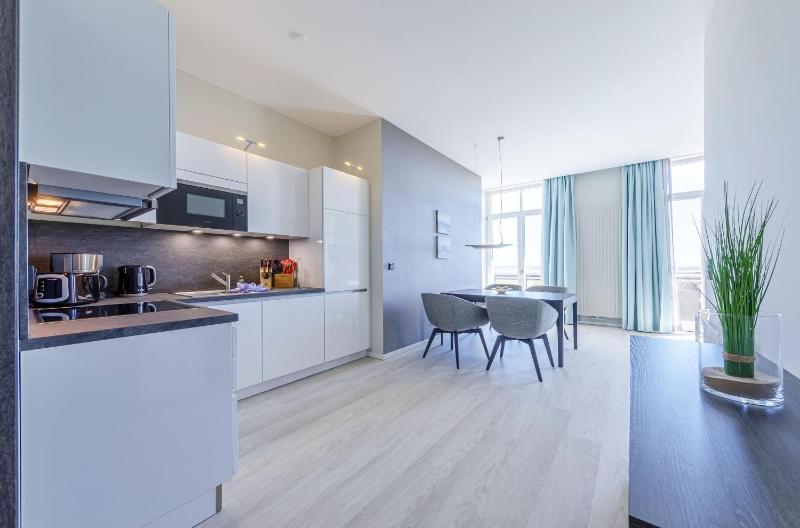 Große Welle - Moderne 25-Zimmer Ferienwohnung mit Südbalkon und Boddenblick - image 18