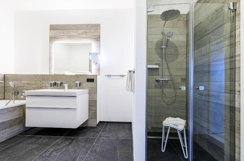 Große Welle - Moderne 25-Zimmer Ferienwohnung mit Südbalkon und Boddenblick - image 14