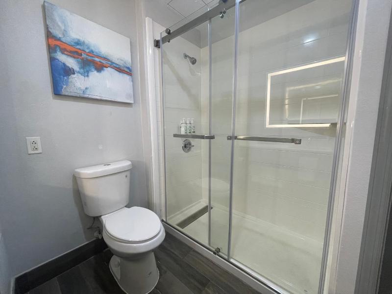 Double Room with Two Double Beds - Disability Access image 4