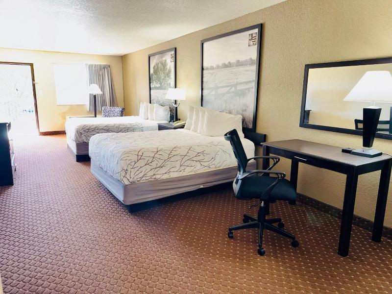 Queen Suite with Two Queen Beds - Non-Smoking image 4