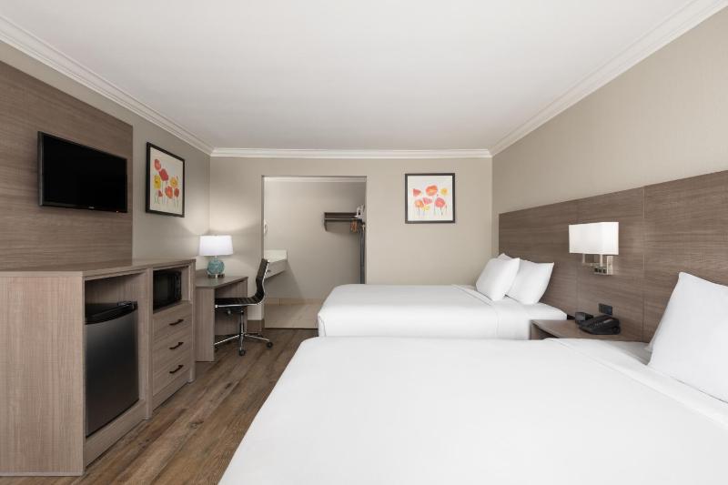 Deluxe Queen Room with Two Queen Beds image 1