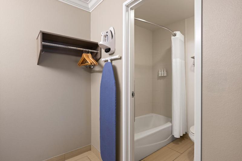 Deluxe Queen Room with Two Queen Beds image 3