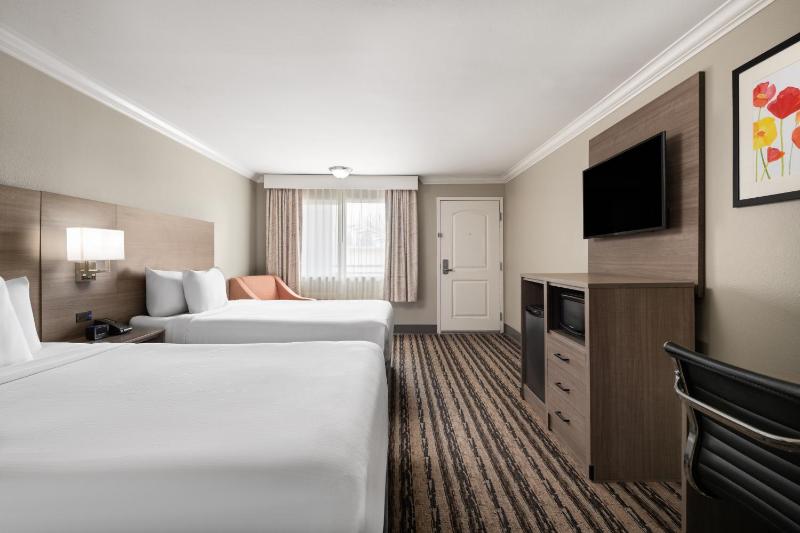 Deluxe Queen Room with Two Queen Beds image 2