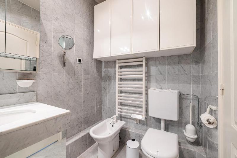 Victoria Bergamote Attic with Terrace and Sea View - Happy Rentals - image 11