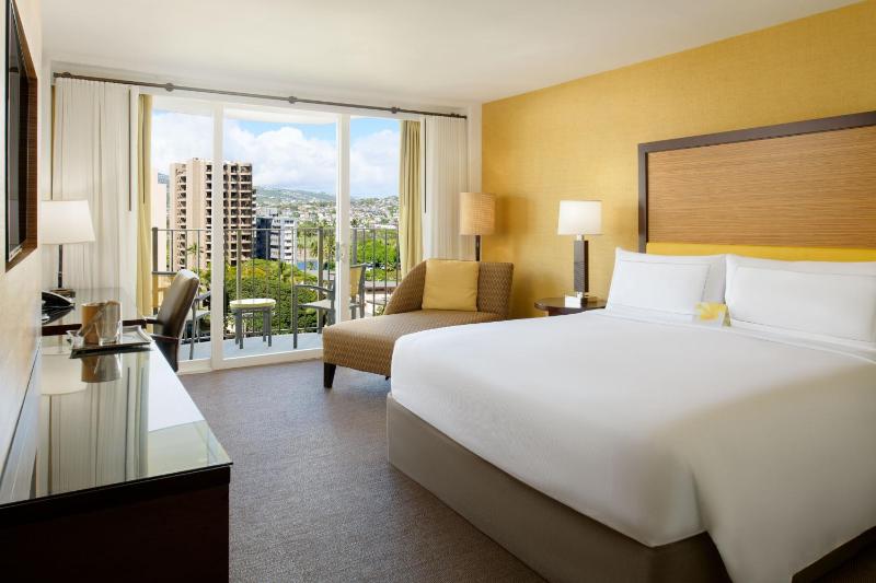 King Room with City View image 4
