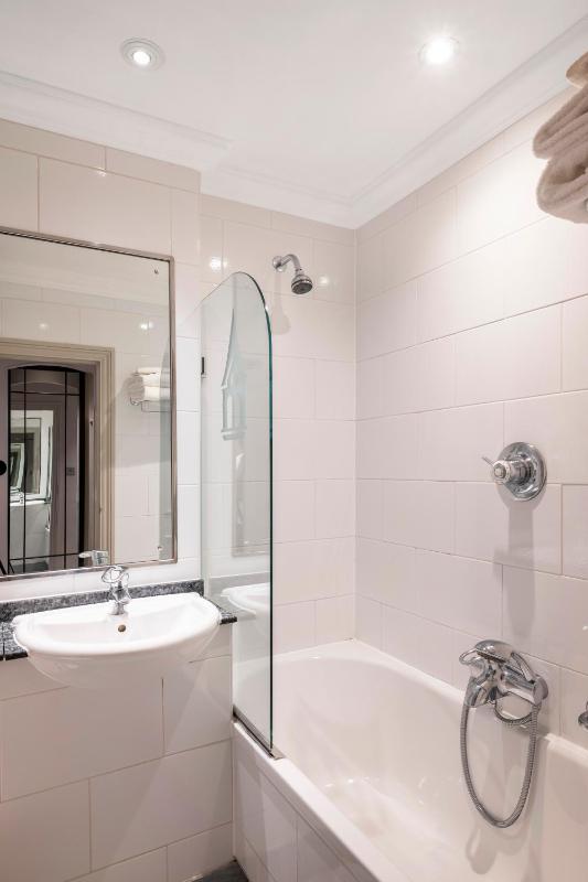 Standard Double Room image 2