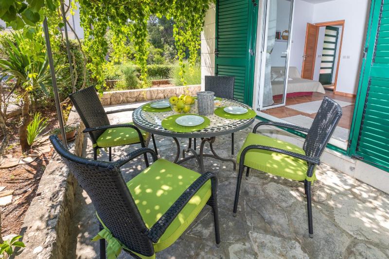 One-Bedroom Apartment with Garden View image 4