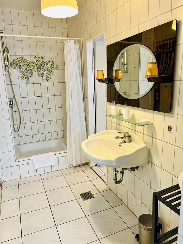 Quadruple Room with Shared Bathroom image 2