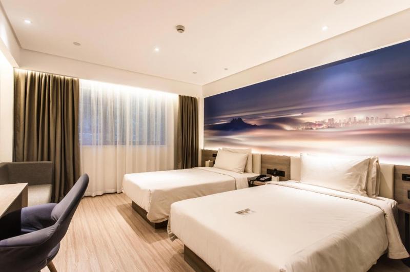 Atour Hotel Nanjing Xinjiekou Daxinggong Subway Station - image 3