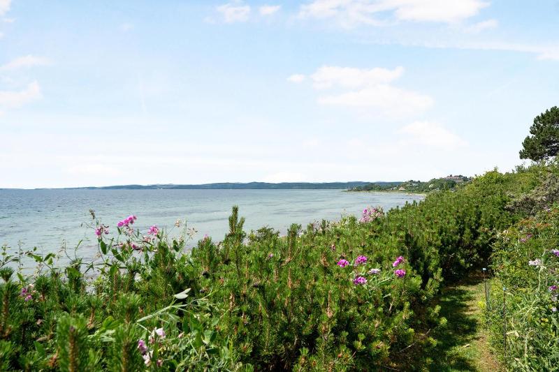 Romantic Seaside Cottage With Panoramic Views Just 20 Meters From The Beach - image 3