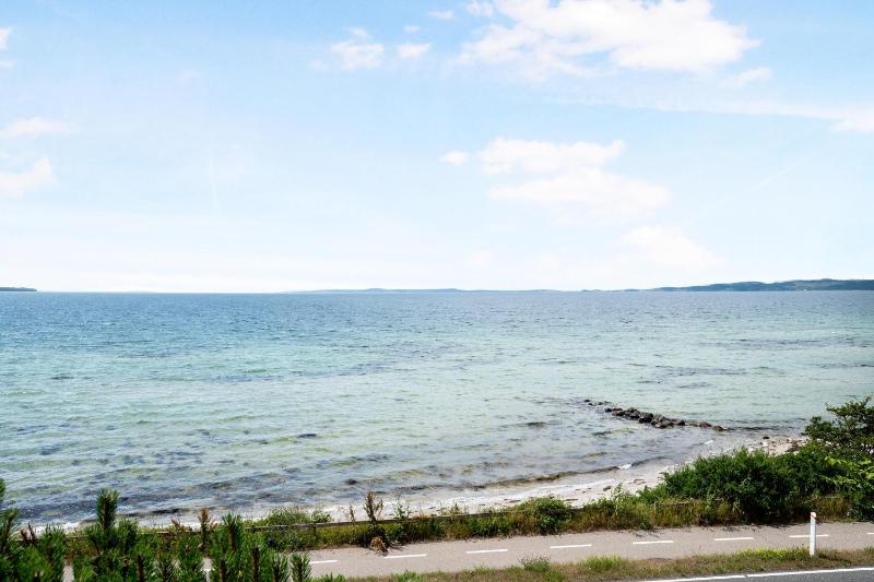Romantic Seaside Cottage With Panoramic Views Just 20 Meters From The Beach - image 12