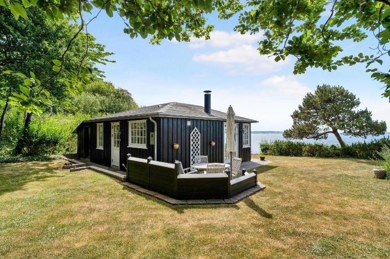 Romantic Seaside Cottage With Panoramic Views Just 20 Meters From The Beach - image 25