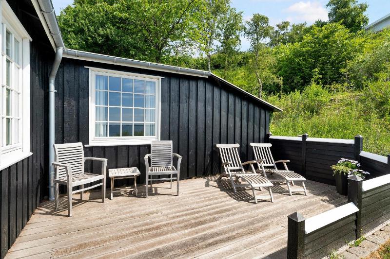Romantic Seaside Cottage With Panoramic Views Just 20 Meters From The Beach - image 18