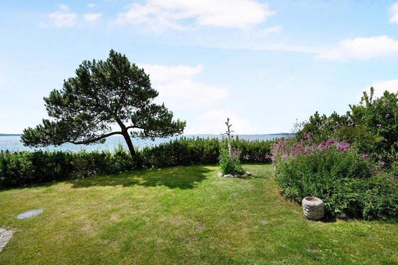 Romantic Seaside Cottage With Panoramic Views Just 20 Meters From The Beach - image 33