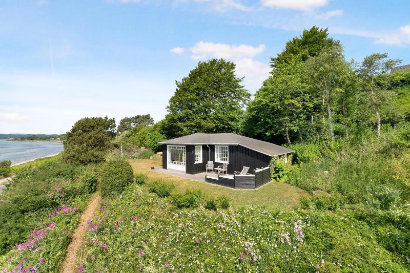 Romantic Seaside Cottage With Panoramic Views Just 20 Meters From The Beach - image 38