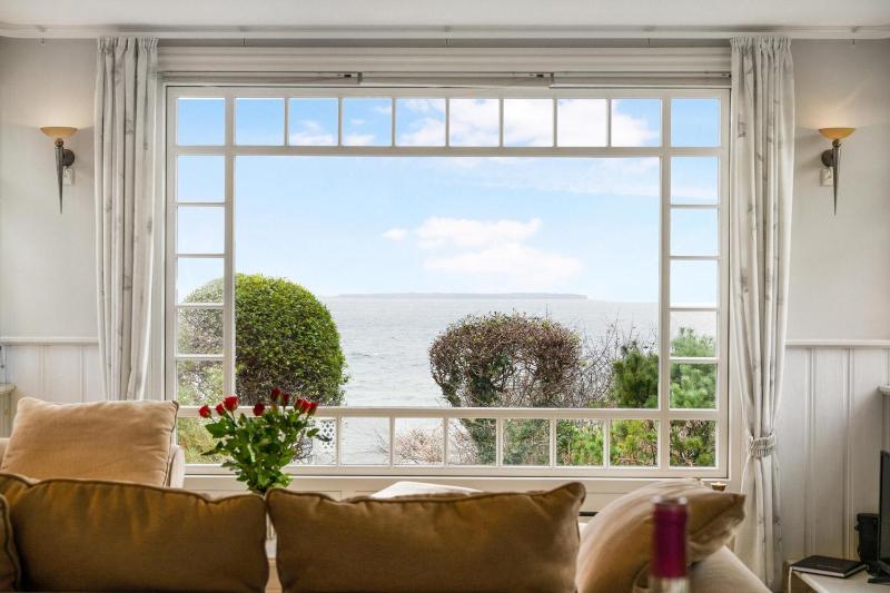 Romantic Seaside Cottage With Panoramic Views Just 20 Meters From The Beach - image 26