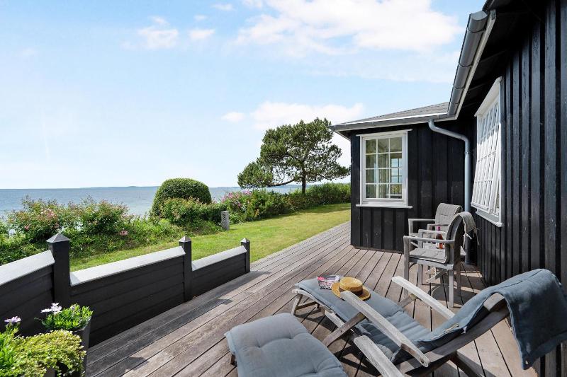 Romantic Seaside Cottage With Panoramic Views Just 20 Meters From The Beach - image 19