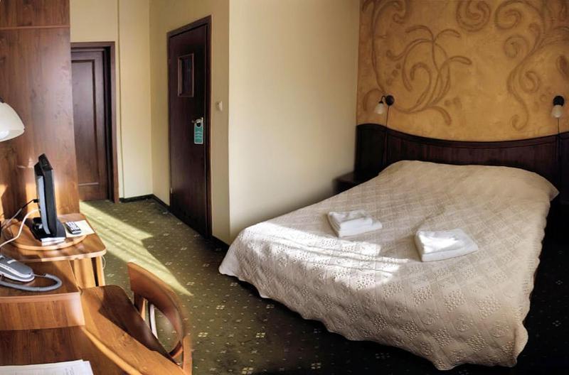 Double or Twin Room image 3