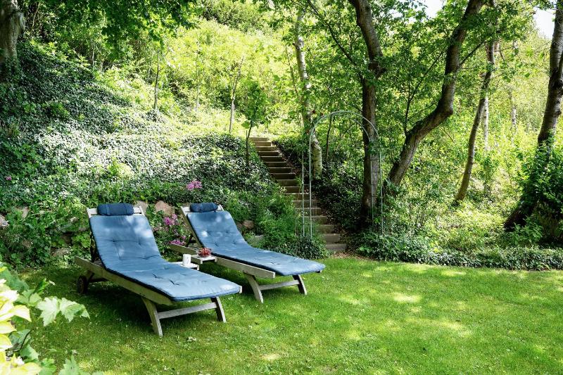 Romantic Seaside Cottage With Panoramic Views Just 20 Meters From The Beach - image 5
