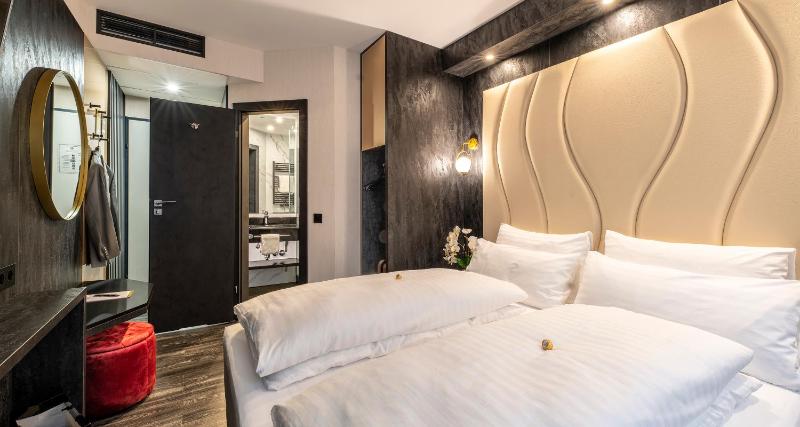 Double Room image 4