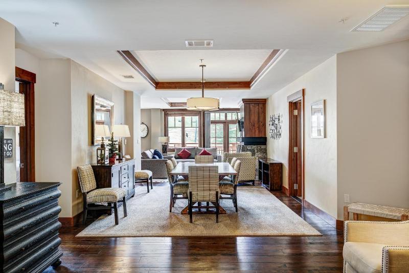 Luxury 4 Bedroom Condo on Peak 8 - image 37