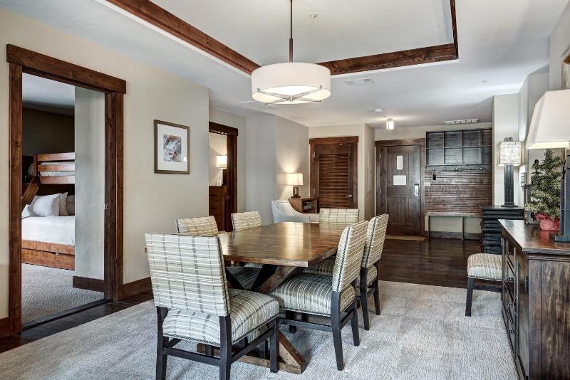 Luxury 4 Bedroom Condo on Peak 8 - image 23