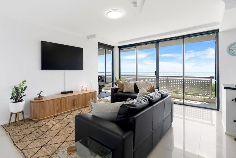 Belle Escapes Rydges Plaza Esplanade Luxury 2-Bedroom Apartment - image 10