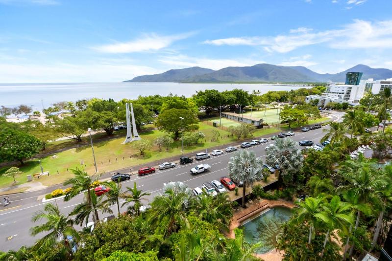 Belle Escapes Rydges Plaza Esplanade Luxury 2-Bedroom Apartment - image 12