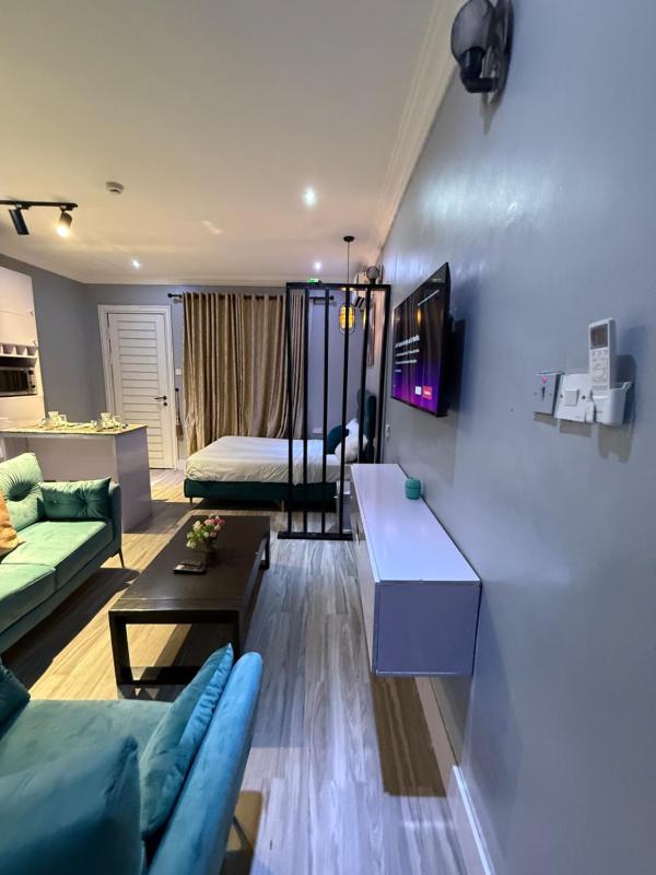 Balcony Teal Snug Open-Plan Studio Unit in Lekki Phase 1-Netflix Wi-Fi 24-7 Light Washer Kitchen - image 3