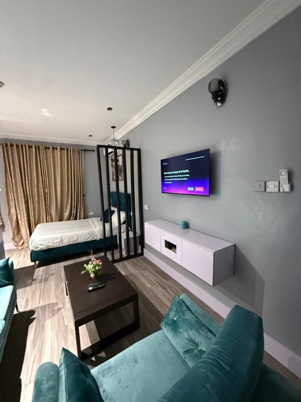 Balcony Teal Snug Open-Plan Studio Unit in Lekki Phase 1-Netflix Wi-Fi 24-7 Light Washer Kitchen - image 8
