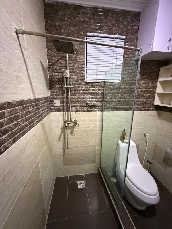 Balcony Teal Snug Open-Plan Studio Unit in Lekki Phase 1-Netflix Wi-Fi 24-7 Light Washer Kitchen - image 12