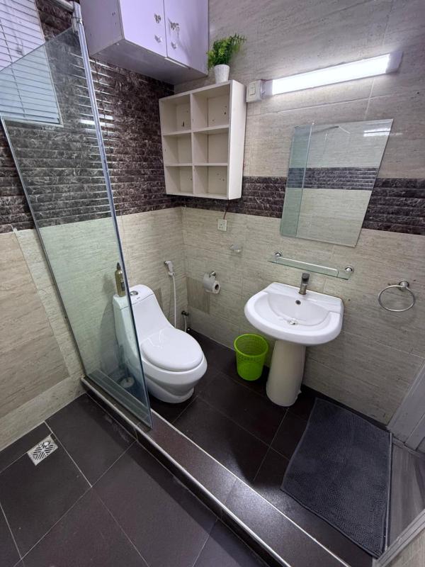 Balcony Teal Snug Open-Plan Studio Unit in Lekki Phase 1-Netflix Wi-Fi 24-7 Light Washer Kitchen - image 10