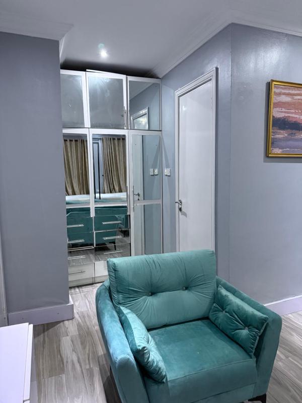 Balcony Teal Snug Open-Plan Studio Unit in Lekki Phase 1-Netflix Wi-Fi 24-7 Light Washer Kitchen - image 4