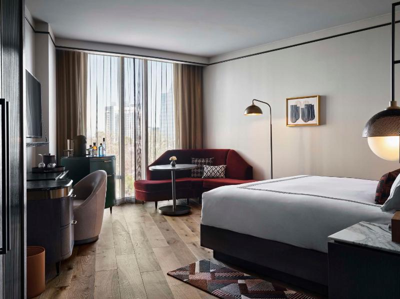 Junior King Suite with City View image 1