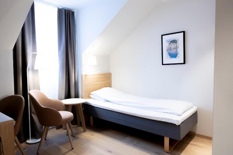 Standard Single Room image 4