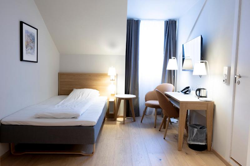 Standard Single Room image 3