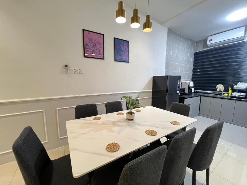 FunkyVila5 16PX 4BR Near188Tower HTAA Artstreet - image 15