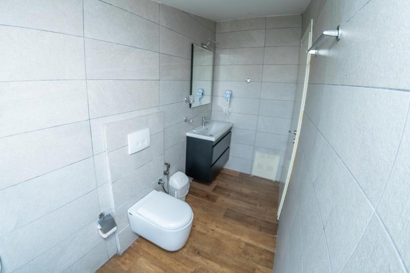 Double Room with Balcony image 4