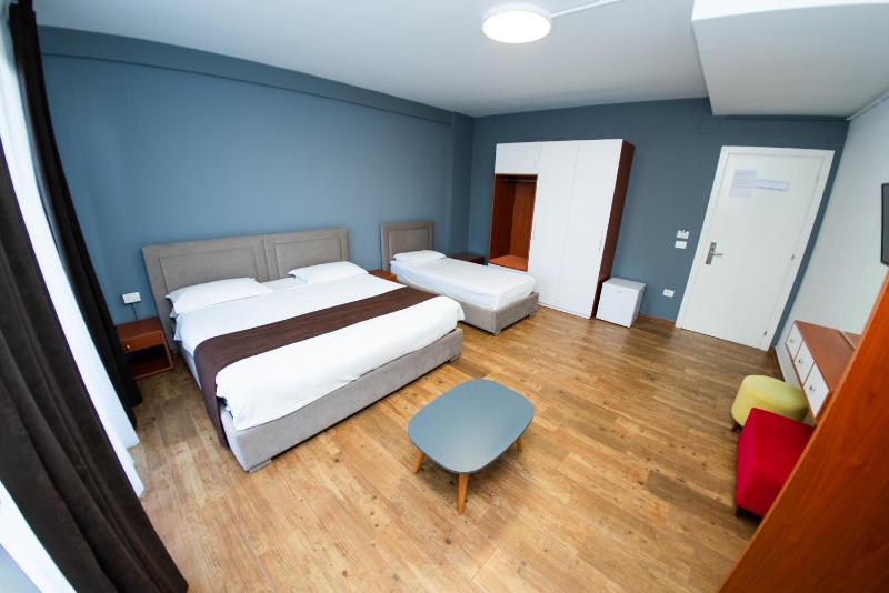 Triple Room image 3
