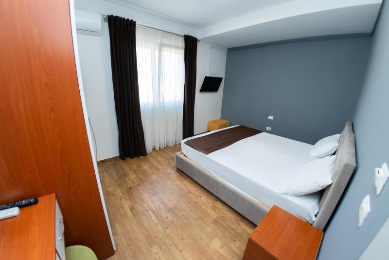 Double Room image 4