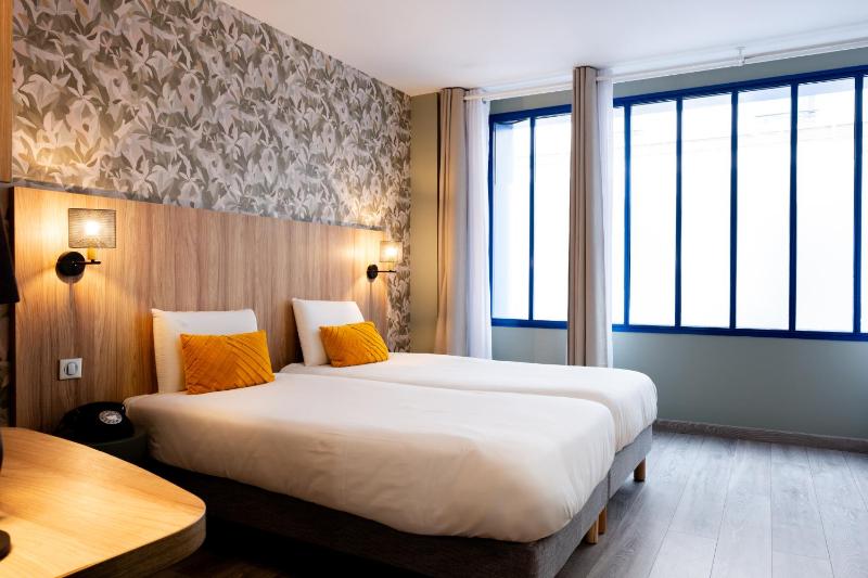Twin Room image 4