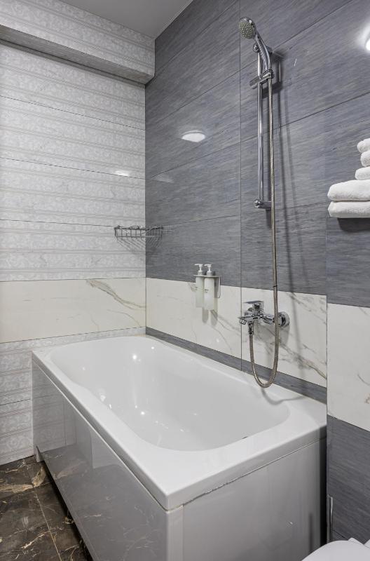 Premium Quadruple Room image 3