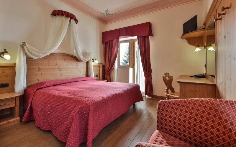 Superior Double or Twin Room with Mountain View image 2