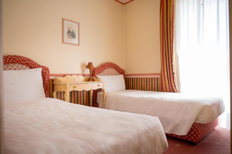 Suite with Garden View image 4