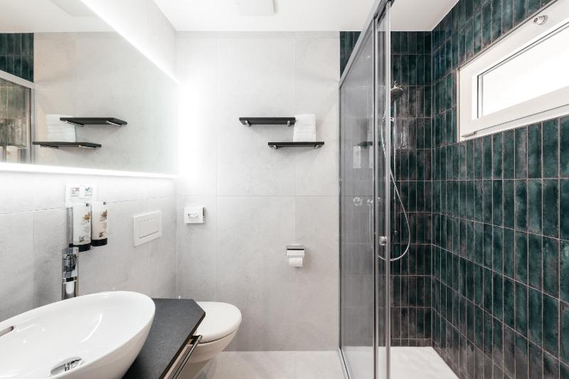 Single Room image 3