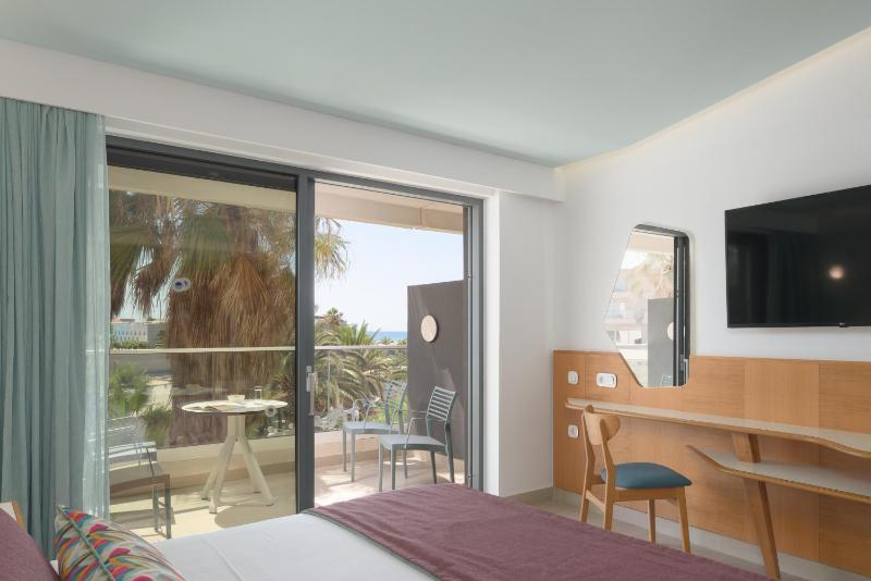 Two Bedroom Family Garden View image 3