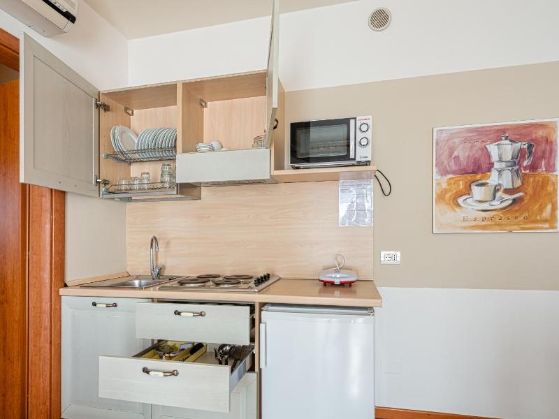 Economy One-Bedroom Apartment (3 Adults) image 3