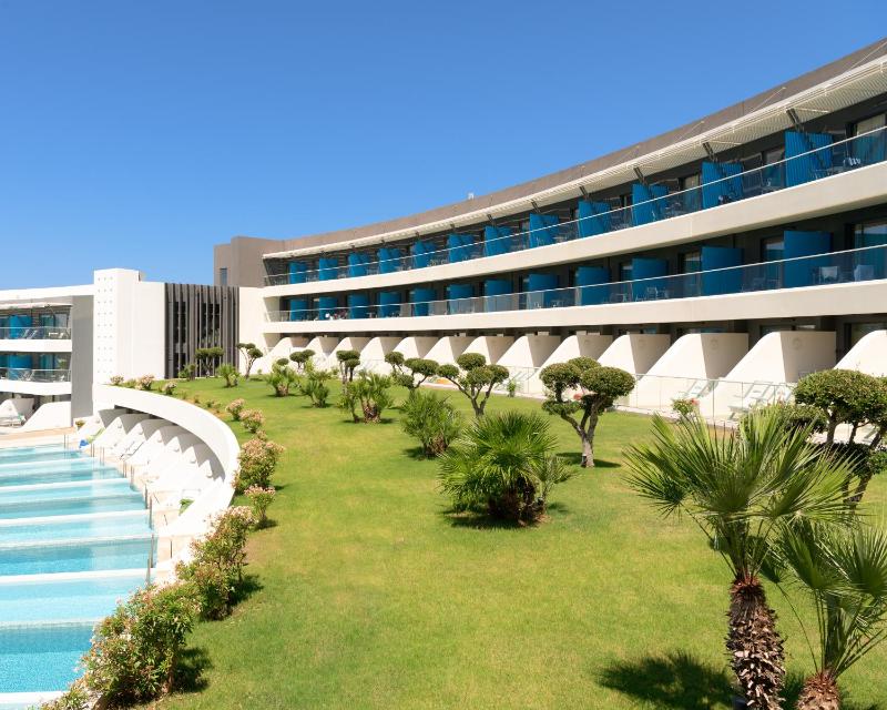 Two Bedroom Family Pool or Sea View image 3