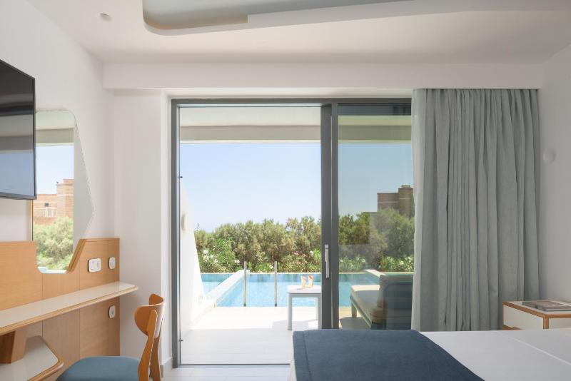 Two Bedroom Family with Individual Pool image 1